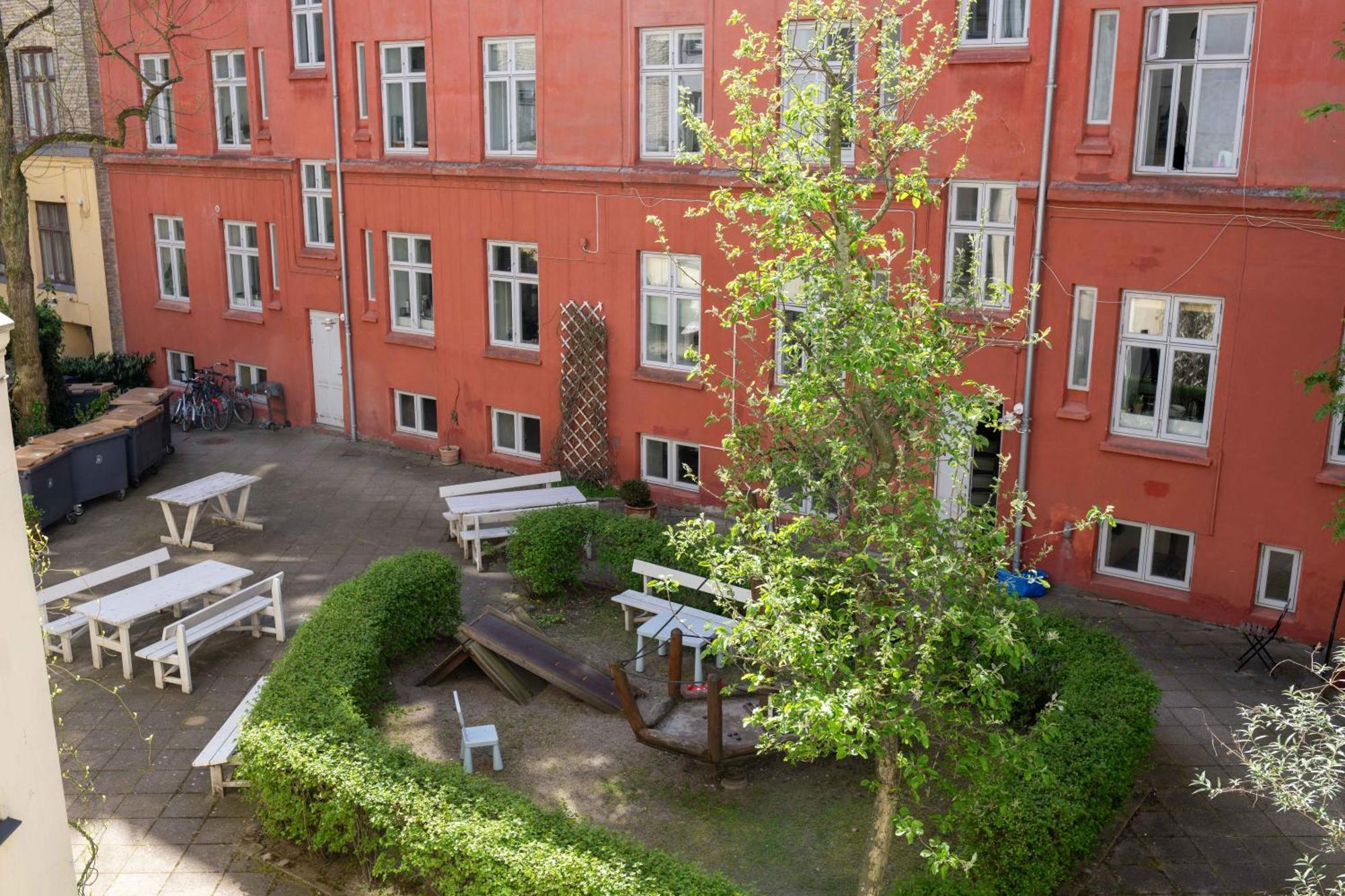 Lägenhet Lovely In Vibrant Area Of