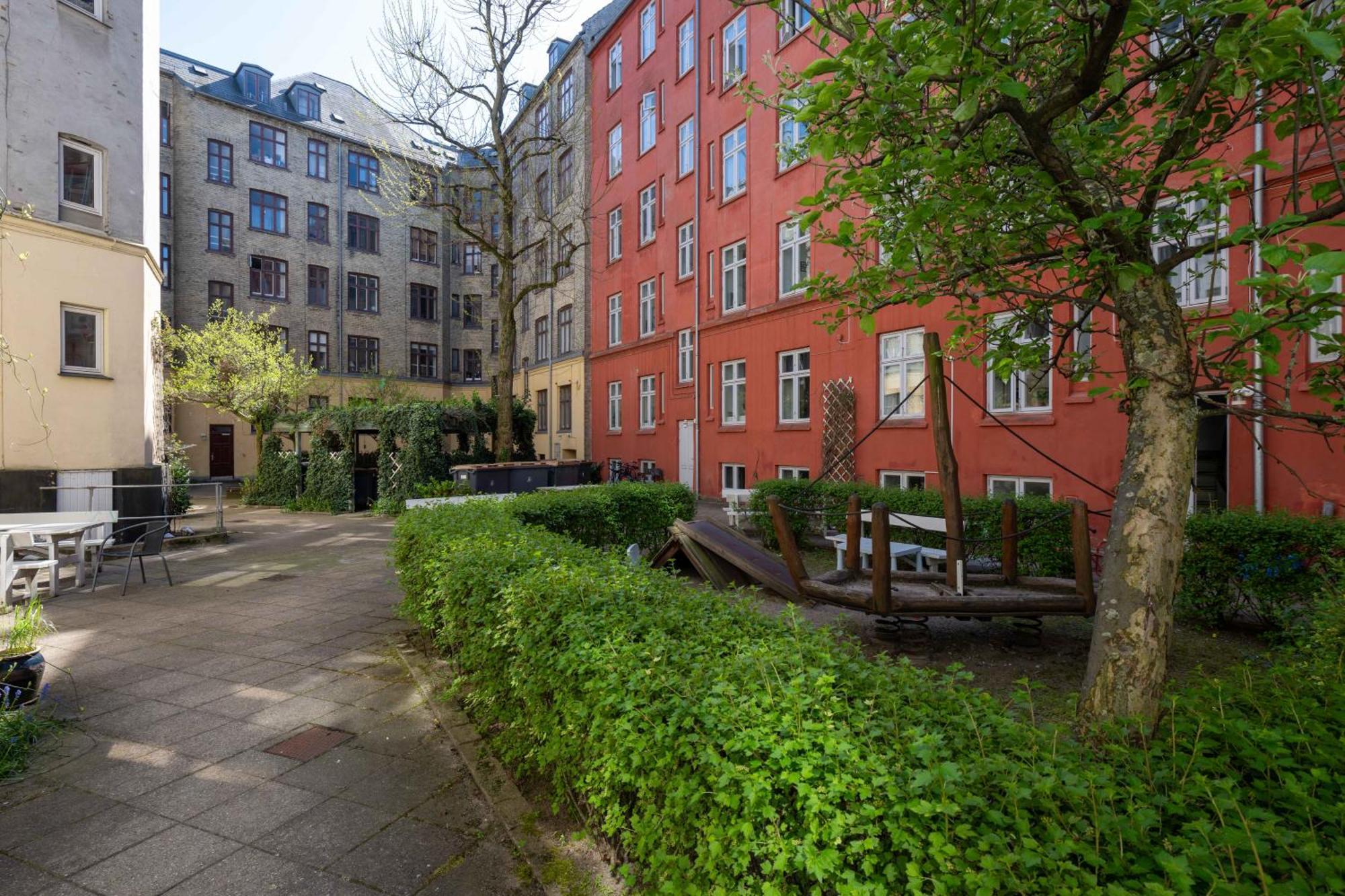 Lovely In Vibrant Area Of * Copenhague