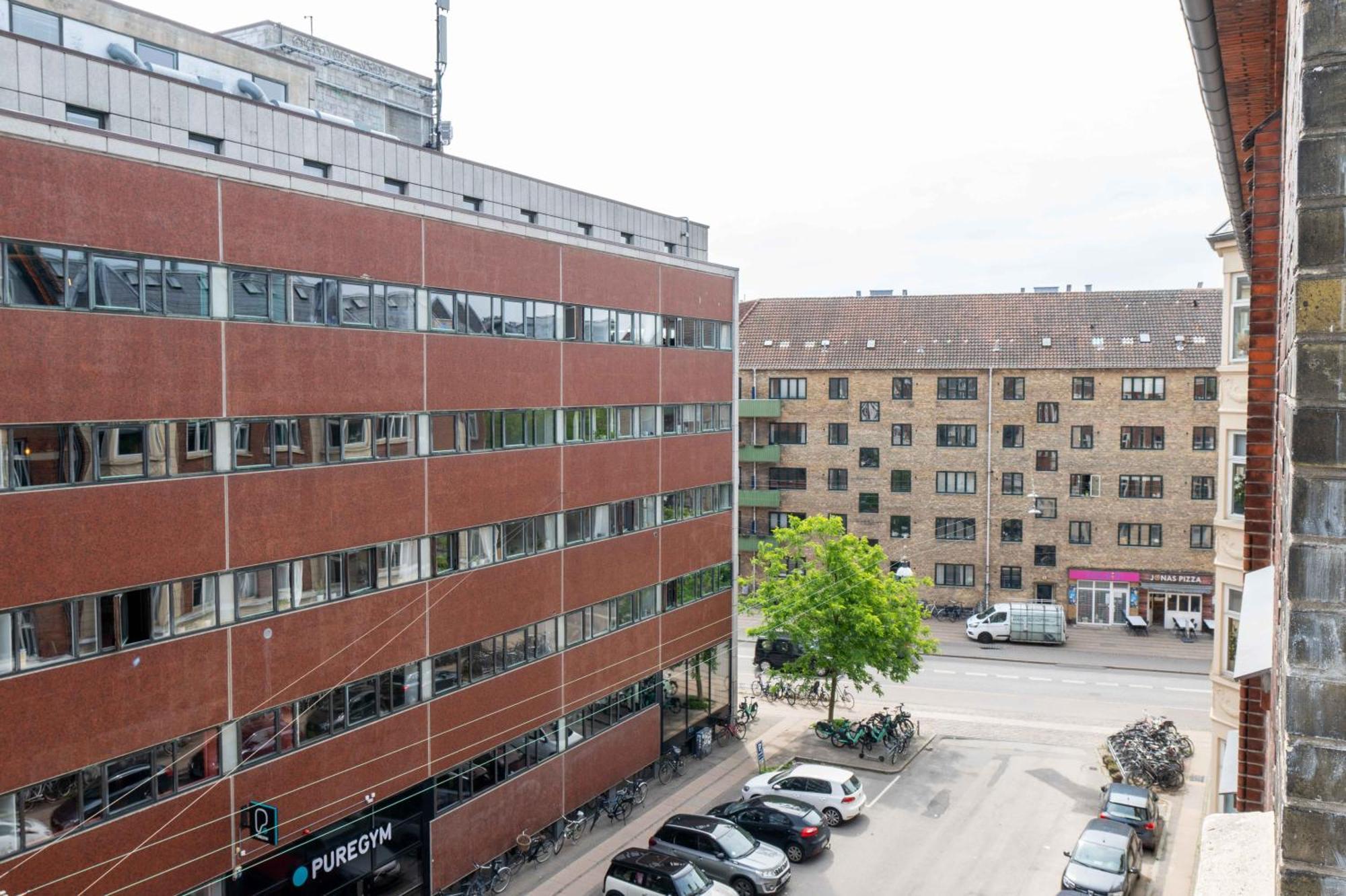 Lovely In Vibrant Area Of Apartament *