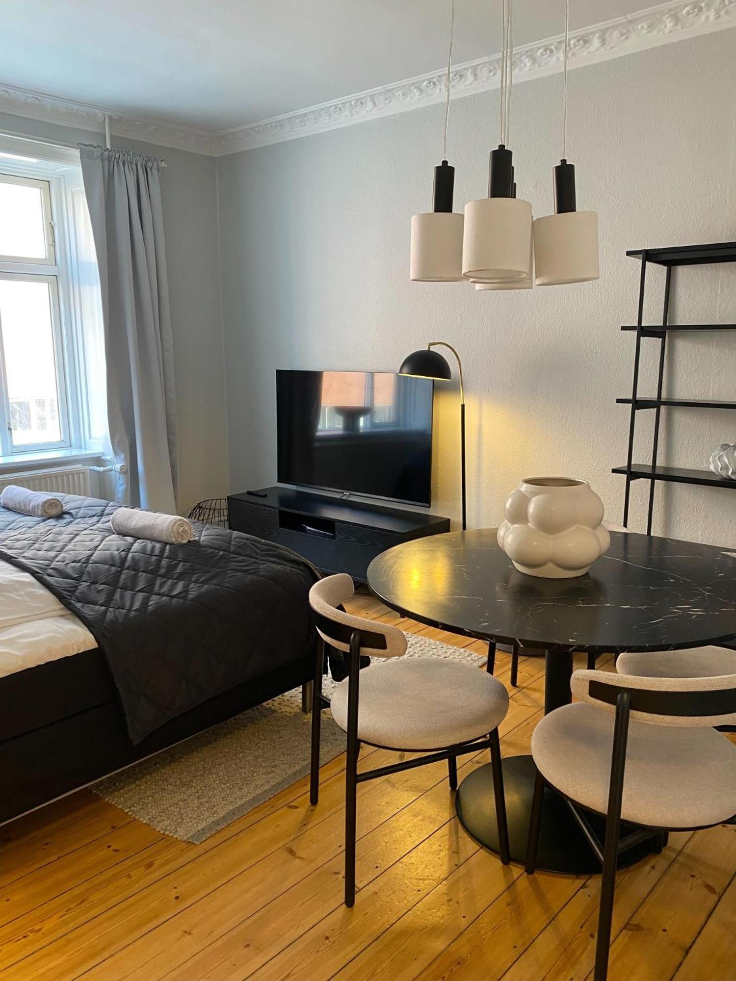 Apartament Lovely In Vibrant Area Of